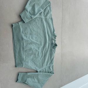 talentless sweater never worn